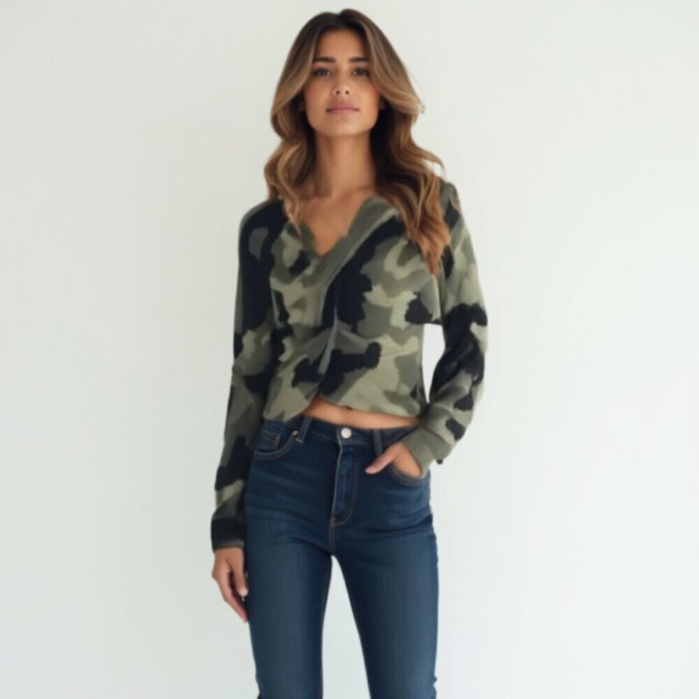 🌟NWT UK2LA front  knot sweater S